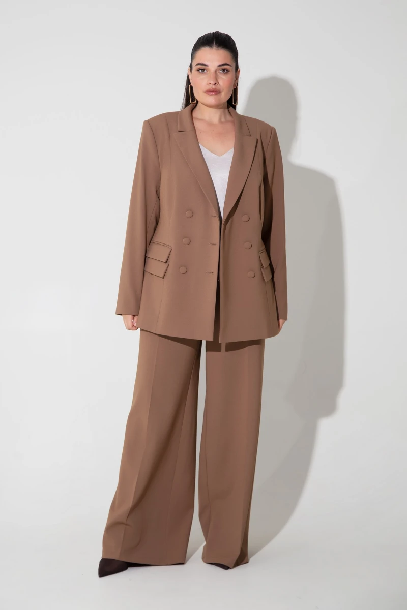 Caramel fitted jacket for women