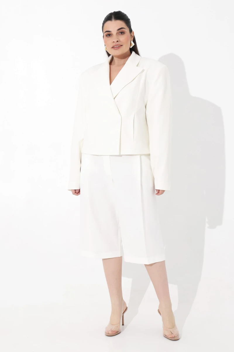 Cropped milky jacket plus size