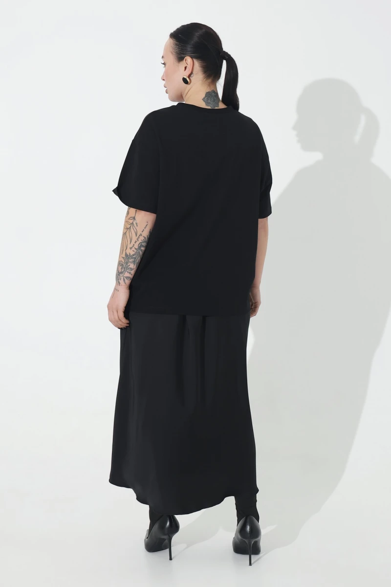 Cropped black T-shirt plus size