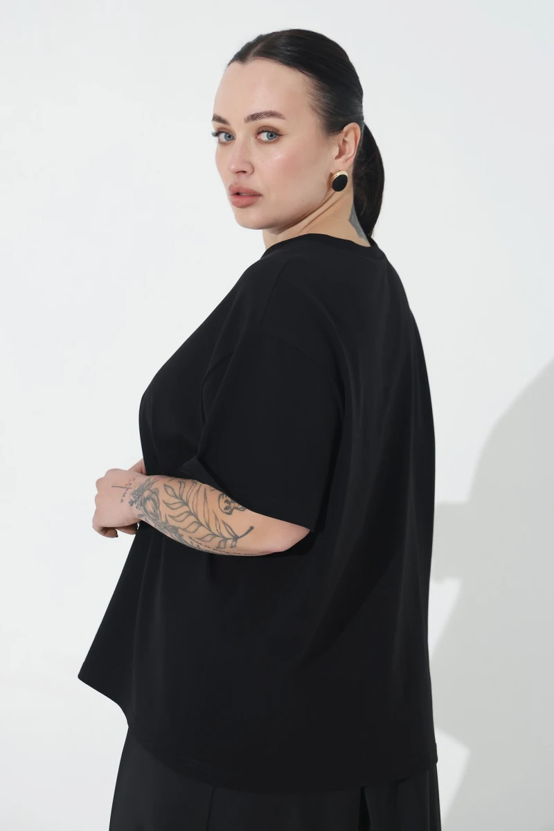 Cropped black T-shirt plus size