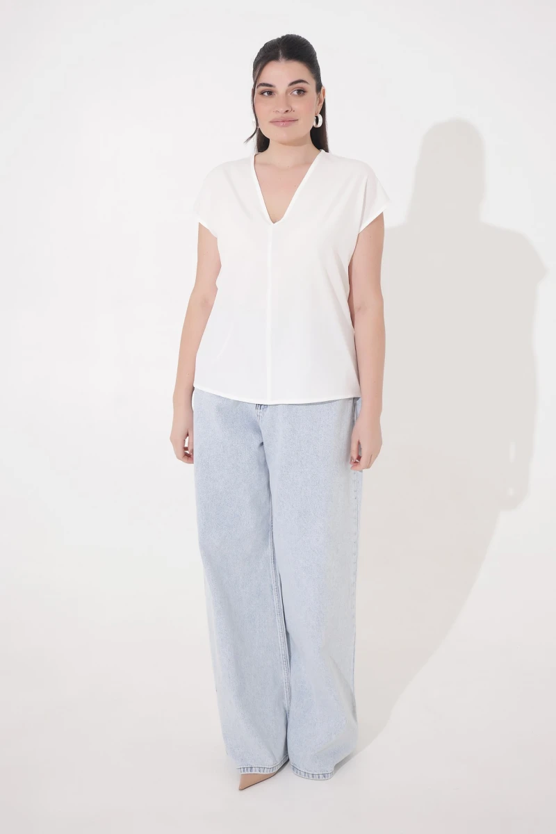 Milky short-sleeved blouse plus size