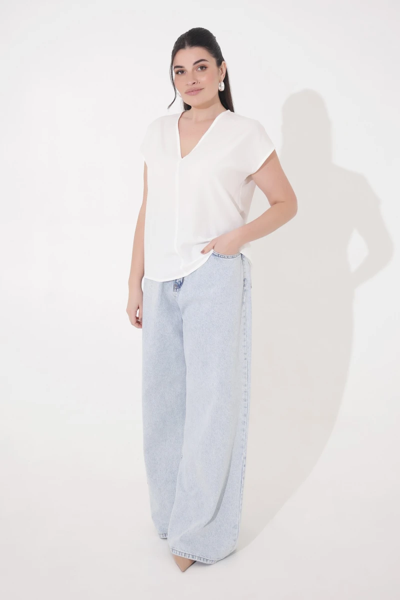 Milky short-sleeved blouse plus size