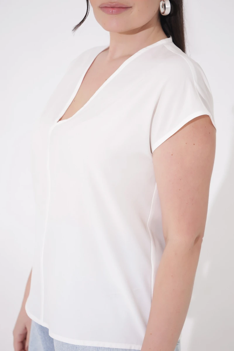Milky short-sleeved blouse plus size