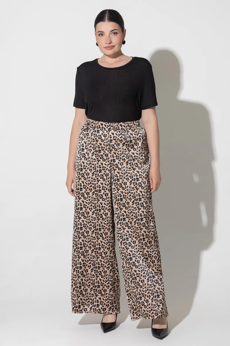Straight pants with animalistic leopard print plus size