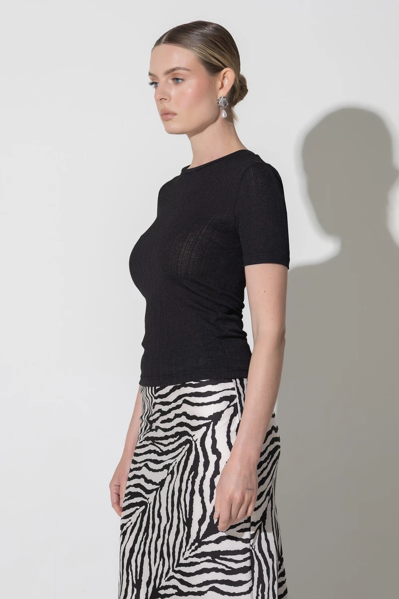 Black ribbed T-shirt plus size