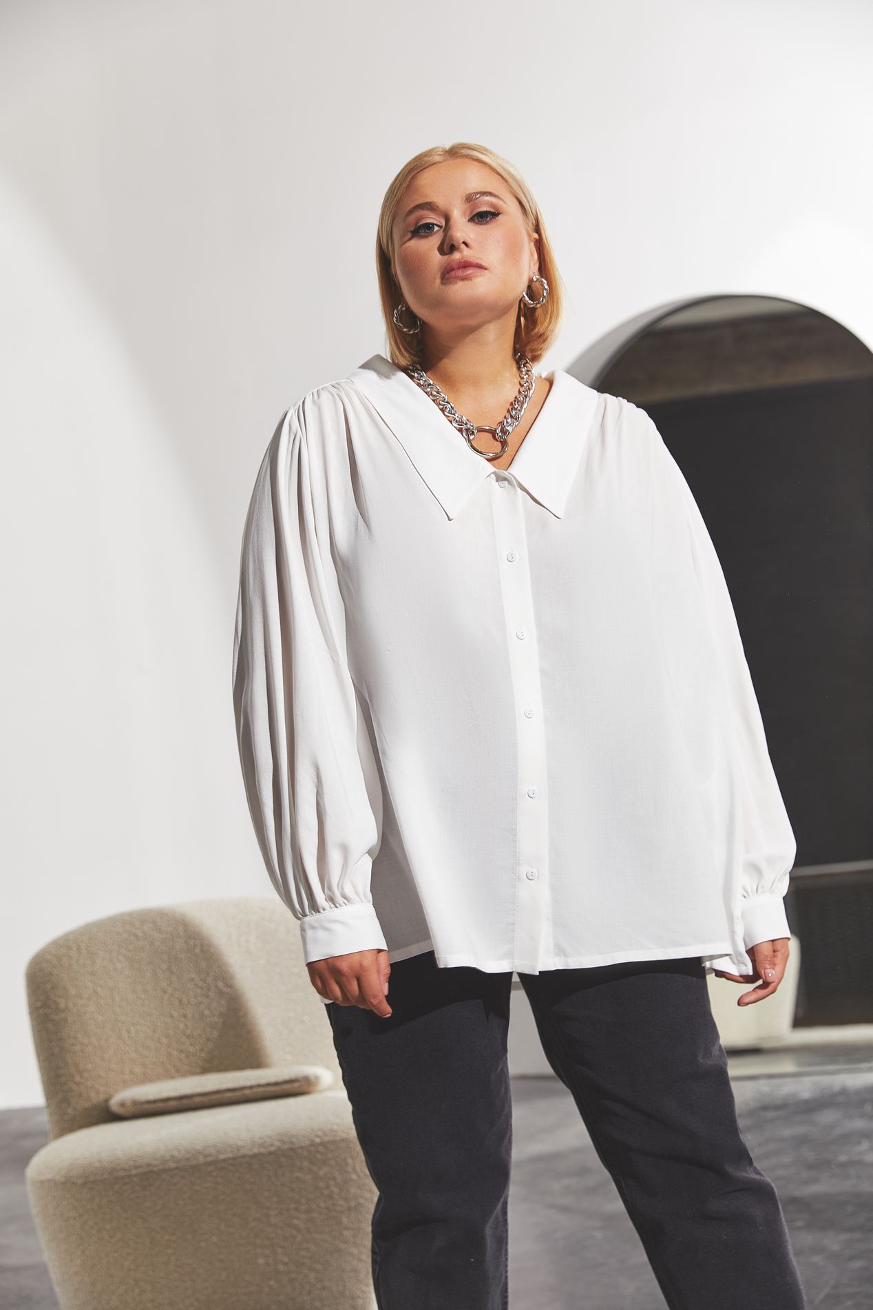 

Жіноча блуза з коміром молочна, 011650