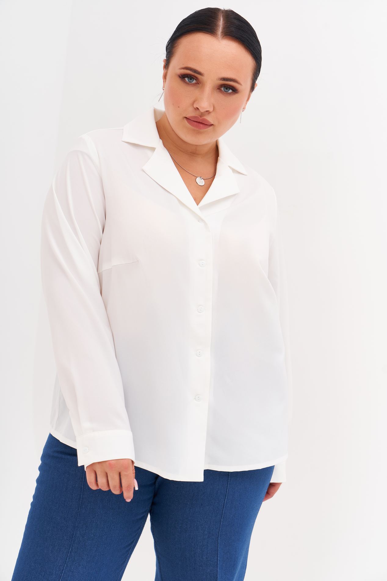 

Біла пряма блуза з коміром великий розмір, P012934