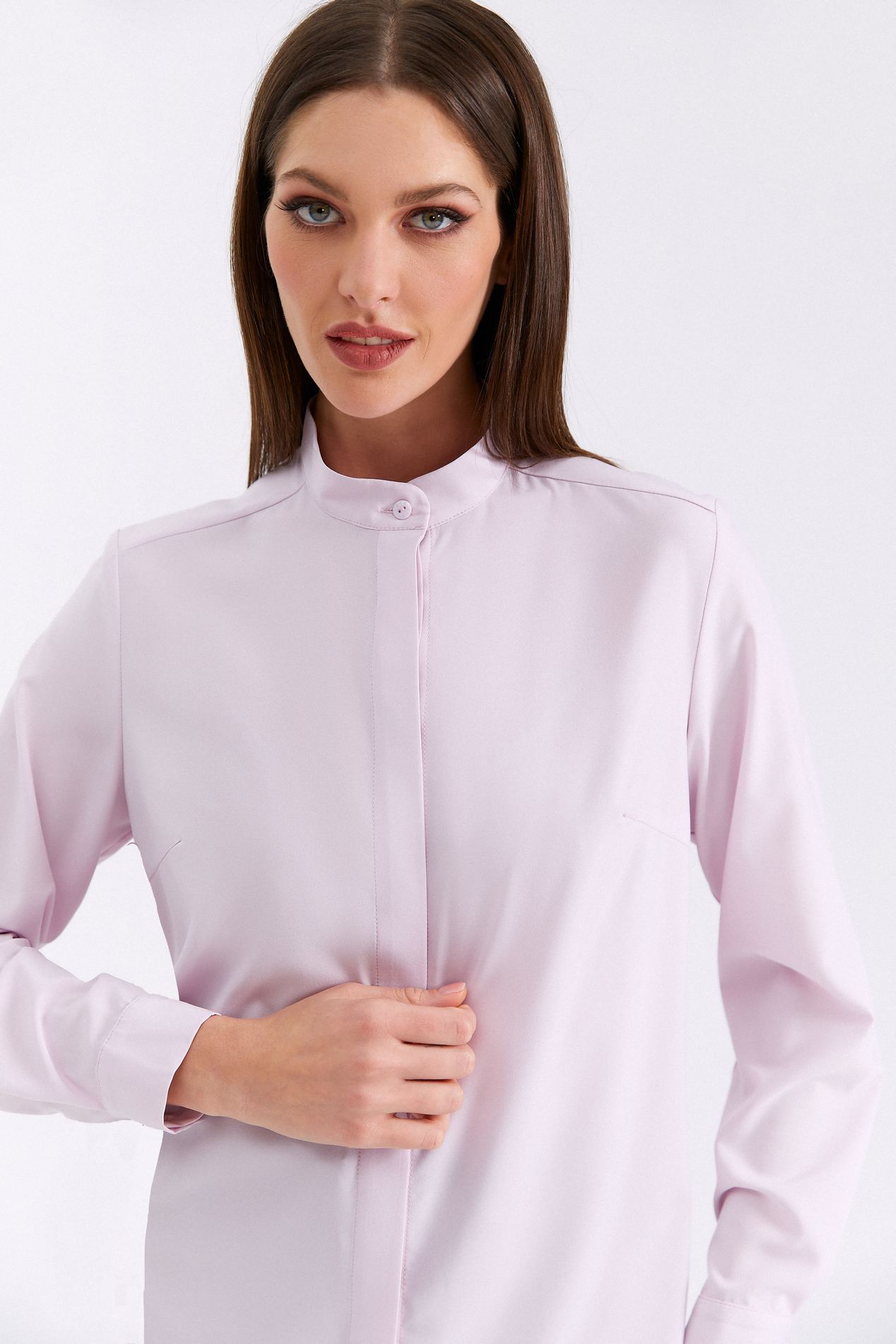 

Блуза з коміром-стійкою із софту пудрова, 012940