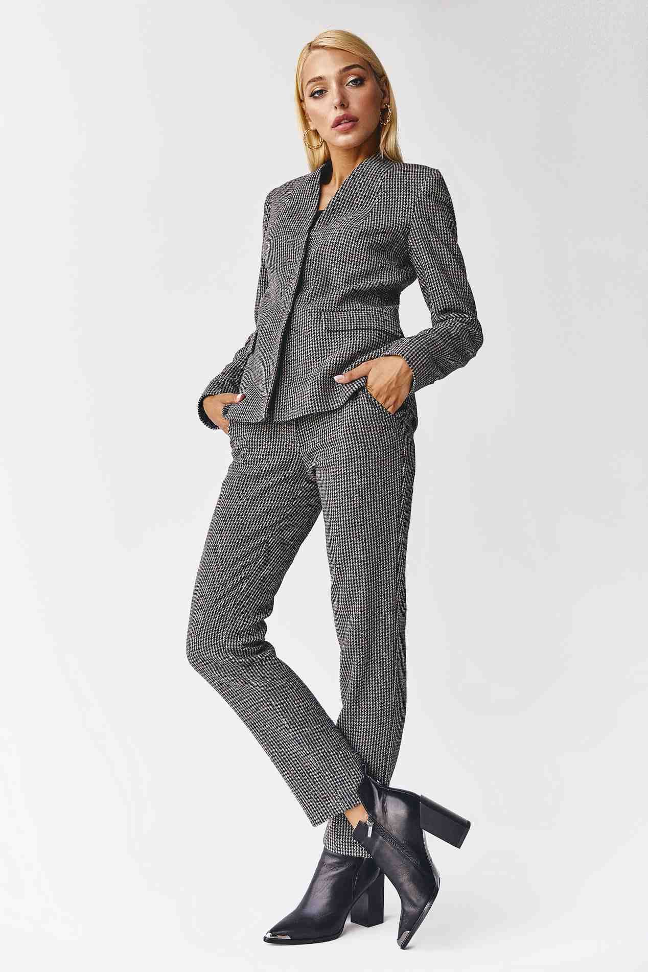 

Жіночі брюки в світло-графітову гусячу лапку з синьою смужкою, 012880
