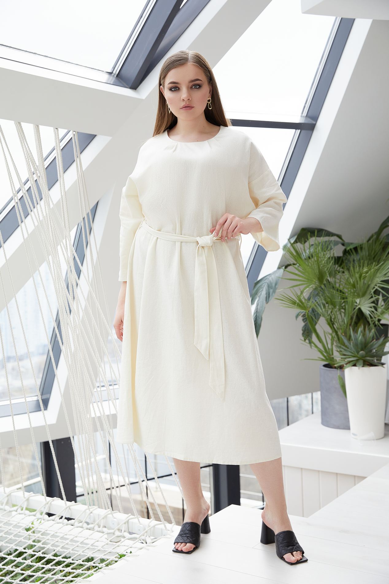 

Міді сукня зі складками молочна великий розмір, P08103