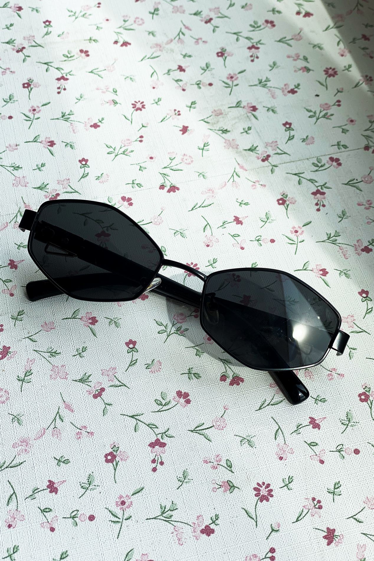 

Чорні сонцезахисні окуляри, A180338