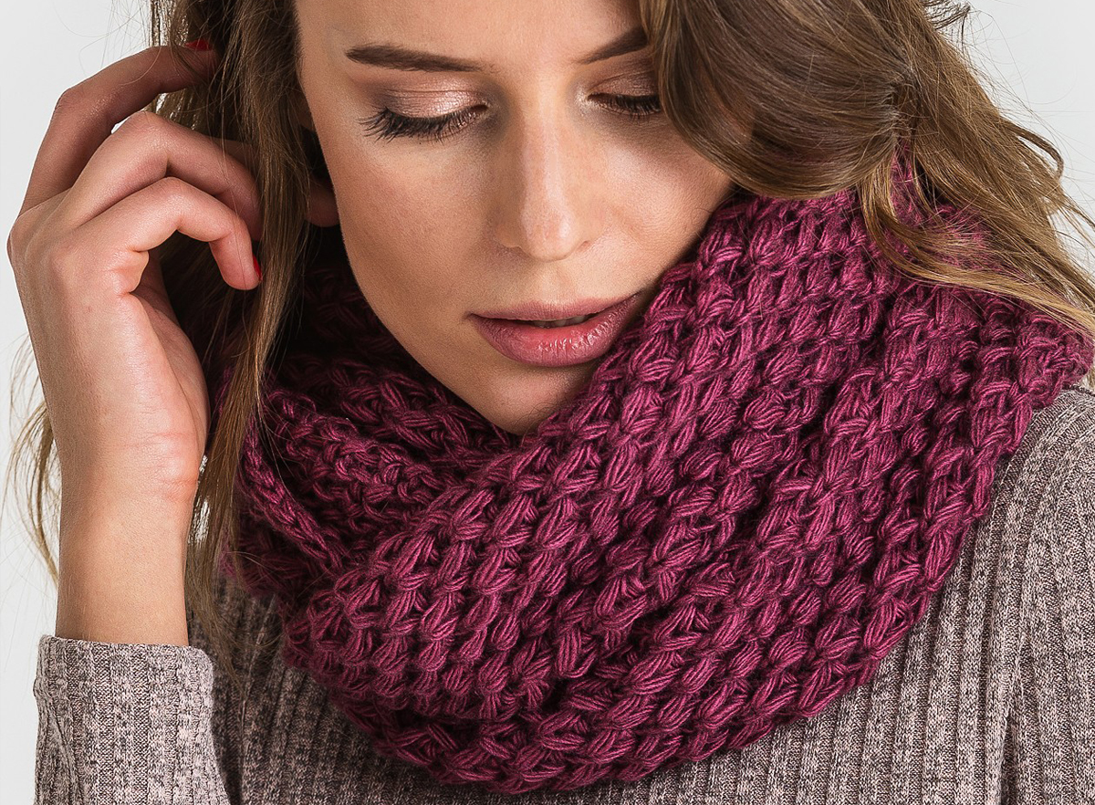 HOW TO WEAR A SNOOD SCARF? - VOVK BLOG